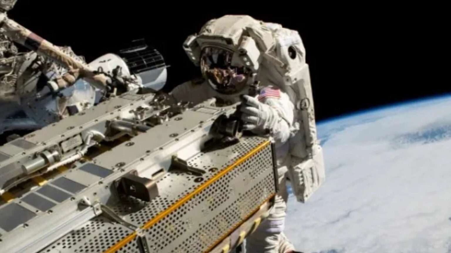 Caminatas espaciales de la NASA marcan inicio de operaciones 2026