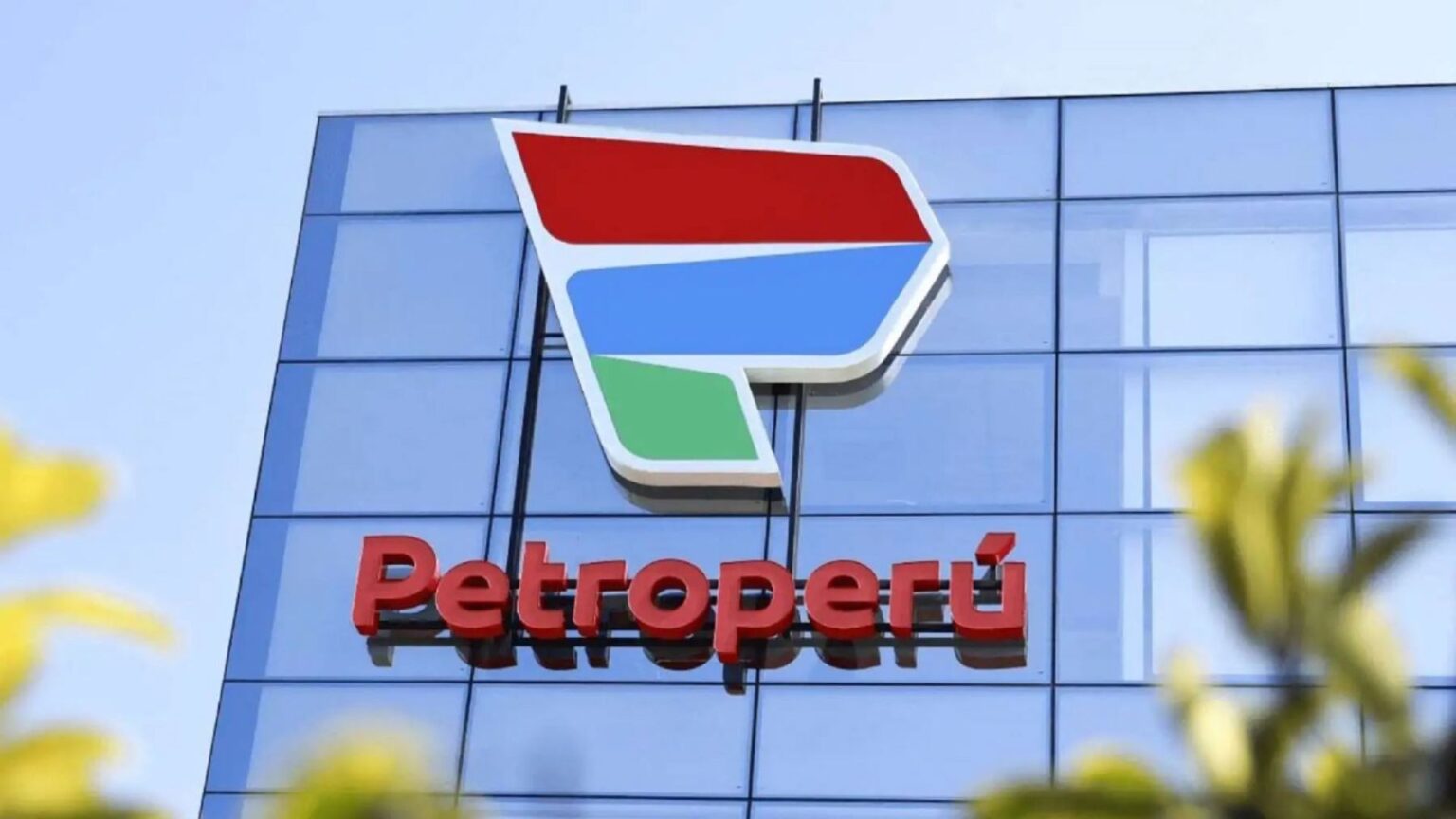 MEF señala que reorganización busca recuperar la operatividad de Petroperú