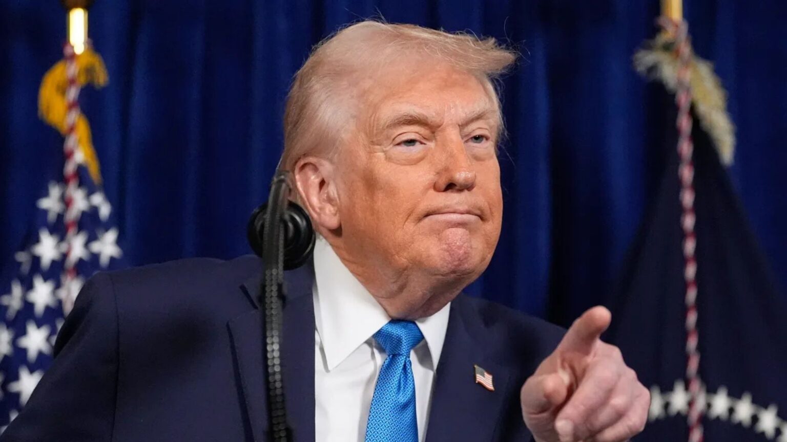 Trump anuncia ataques terrestres contra los cárteles de la droga y reunión con María Corina Machado