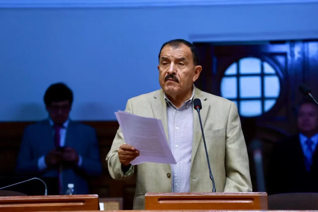 Edgard Reymundo es propuesto por la izquierda para asumir la Presidencia del Perú Edgard Reymundo es propuesto por la izquierda para asumir la Presidencia del Perú