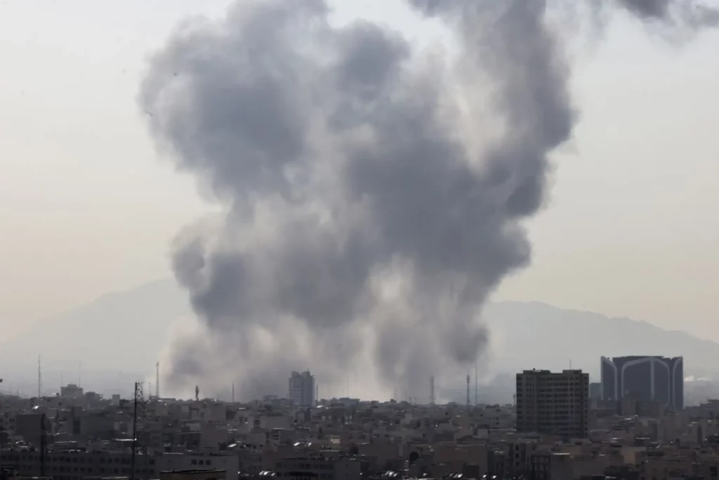 85 muertos tras bombardeo israelí a escuela primaria de niñas en Irán, según reporte oficial