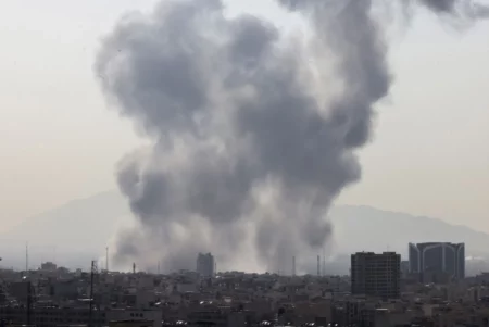 85 muertos tras bombardeo israelí a escuela primaria de niñas en Irán, según reporte oficial