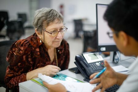 Al menos 7 de cada 10 atenciones realizadas por el OSIPTEL fueron por casos relacionados con el servicio móvil