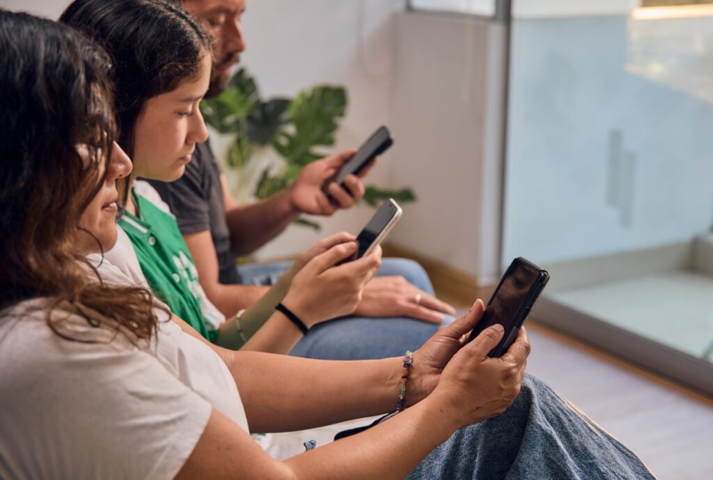 Gobierno fija límite de 7 líneas móviles por persona para frenar el uso indebido del servicio