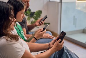 Gobierno fija límite de 7 líneas móviles por persona para frenar el uso indebido del servicio