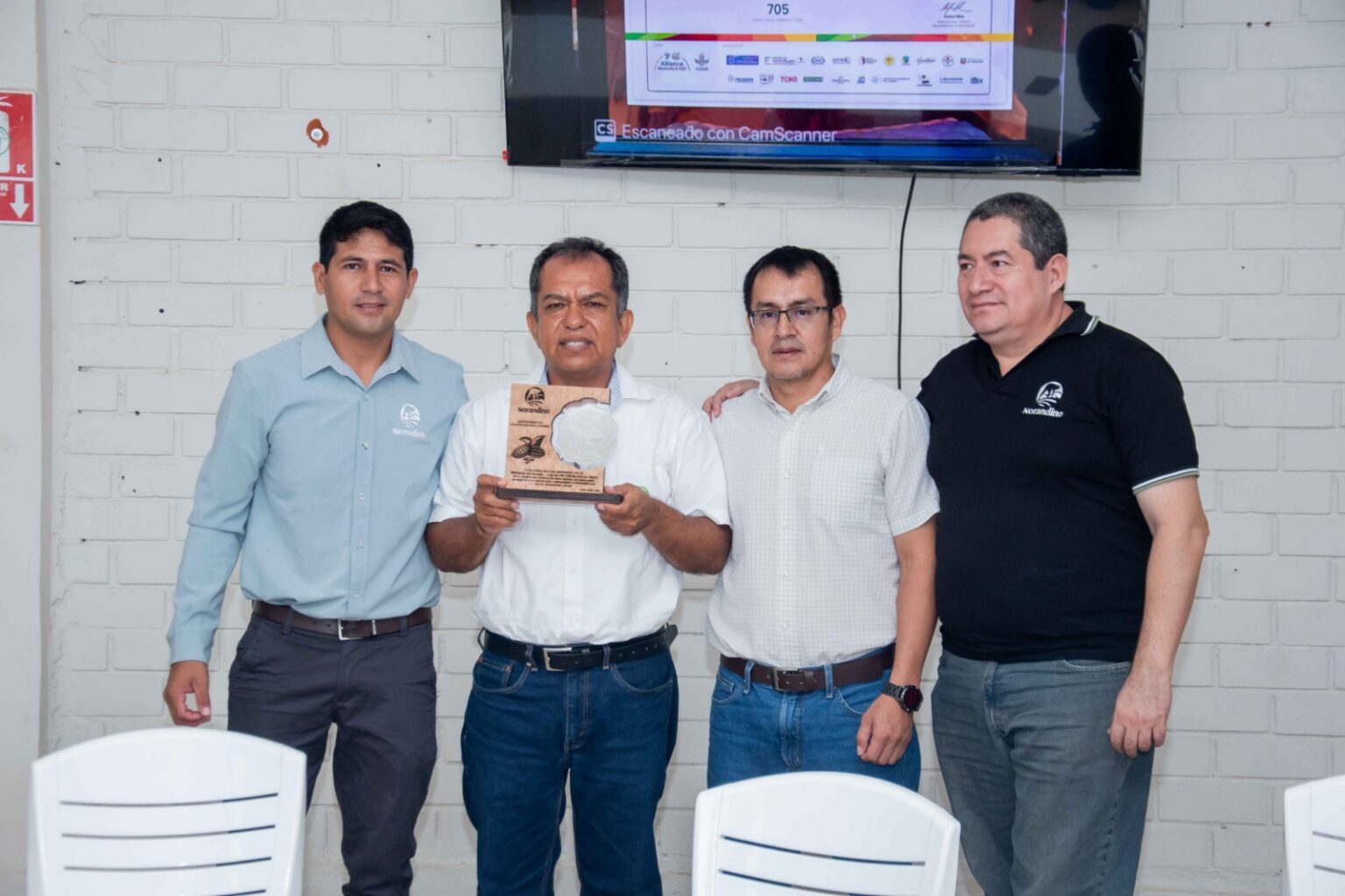 Norandino gana premio de plata en Ámsterdam y posiciona al cacao blanco de Piura entre los mejores del mundo Norandino gana premio de plata en Ámsterdam y posiciona al cacao blanco de Piura entre los mejores del mundo