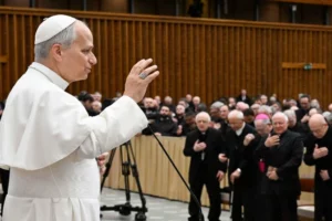 Papa León XIV pide a sacerdotes usar su cerebro y no la inteligencia artificial para preparar homilías Papa León XIV pide a sacerdotes usar su cerebro y no la inteligencia artificial para preparar homilías