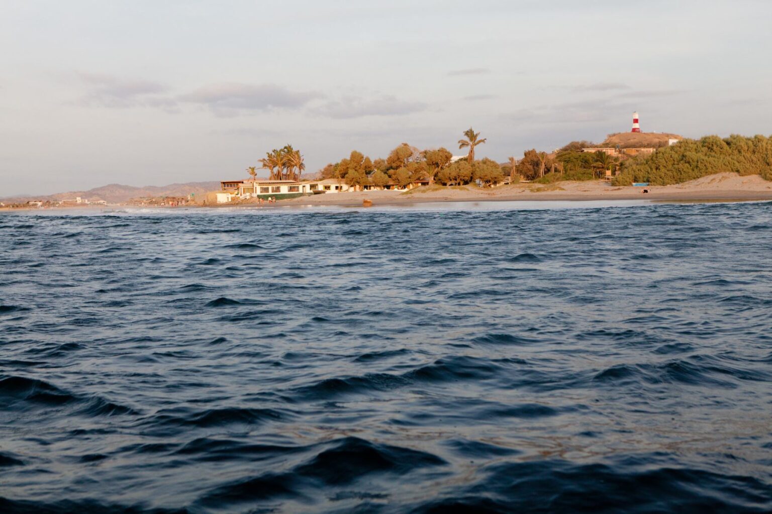 Onda Kelvin fría podría reducir el calentamiento del mar causado por El Niño, advierte Enfen