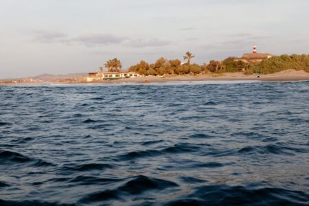 Onda Kelvin fría podría reducir el calentamiento del mar causado por El Niño, advierte Enfen