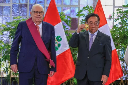 Julio Velarde recibe la Orden El Sol del Perú por su gestión al frente del BCRP Julio Velarde recibe la Orden El Sol del Perú por su gestión al frente del BCRP