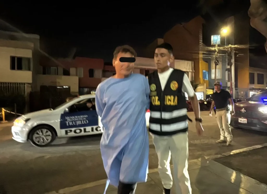 Trabajador del Hospital Regional de Trujillo habría facilitado el ingreso de sicarios a la UCI Trabajador del Hospital Regional de Trujillo habría facilitado el ingreso de sicarios a la UCI