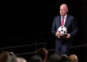 Presidente de la FIFA afirma que en México "se inventó el fútbol"