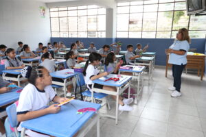 Año escolar 2026 inicia con más de 6 millones de estudiantes, pero 48% de colegios públicos presenta condiciones de riesgo Año escolar 2026 inicia con más de 6 millones de estudiantes, pero 48% de colegios públicos presenta condiciones de riesgo