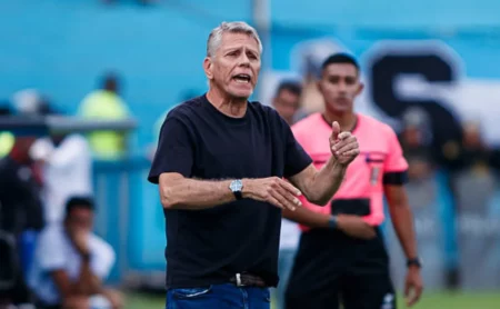 Paulo Autuori habría presentado su renuncia a Sporting Cristal tras clasificar en la Copa Libertadores