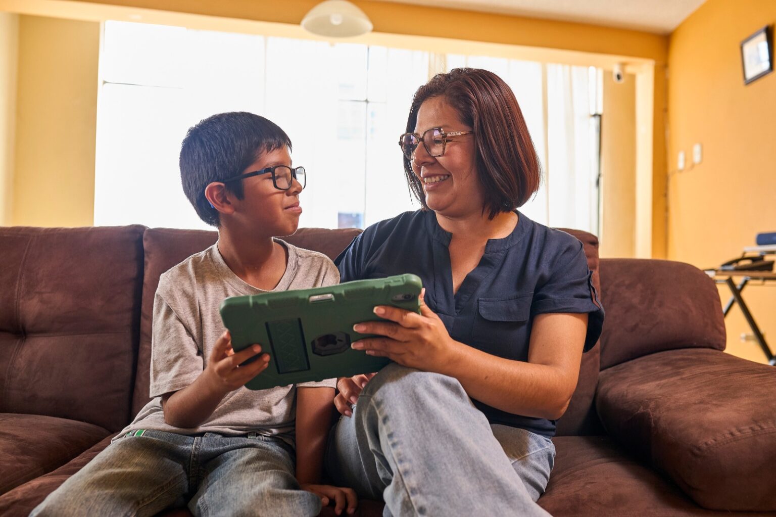 OSIPTEL: 9 de cada 10 hogares liderados por mujeres cuentan con acceso a internet fijo o móvil