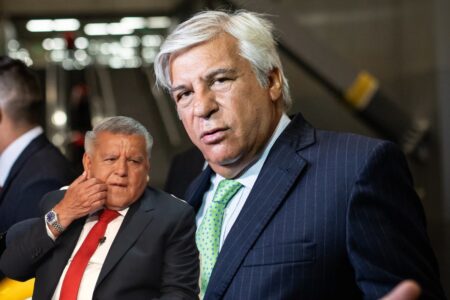 Acuña pide S/ 20 millones de reparación civil a Fernando Olivera por vincularlo con narcotráfico y crimen organizado