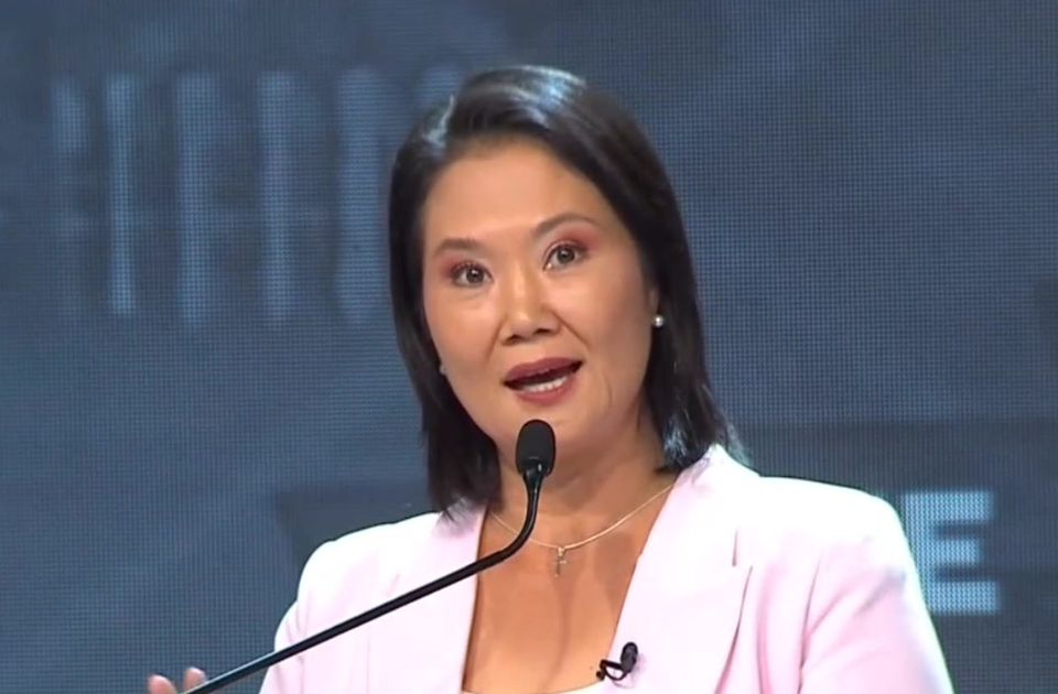 Keiko Fujimori tras el debate presidencial: «Les pido que no se sigan colgando de mi falda» Keiko Fujimori tras el debate presidencial: "Les pido que no se sigan colgando de mi falda"