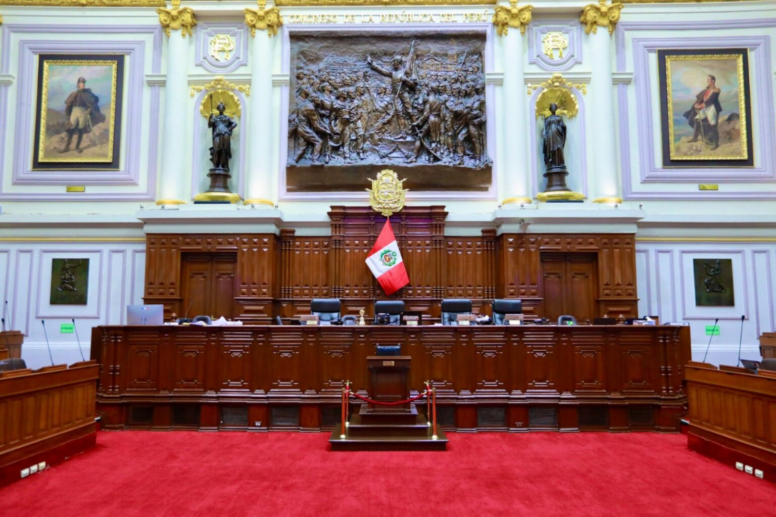Congreso aprueba contratos indefinidos para trabajadores con más de cuatro años de servicio