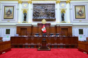 Congreso aprueba contratos indefinidos para trabajadores con más de cuatro años de servicio