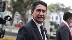 Poder Judicial renueva orden de ubicación y captura contra Vladimir Cerrón Poder Judicial renueva orden de ubicación y captura contra Vladimir Cerrón