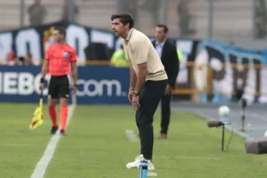 Entrenador del Palmeiras recibe suspensión de ocho partidos por conducta inapropiada con árbitros Entrenador del Palmeiras recibe suspensión de ocho partidos por conducta inapropiada con árbitros