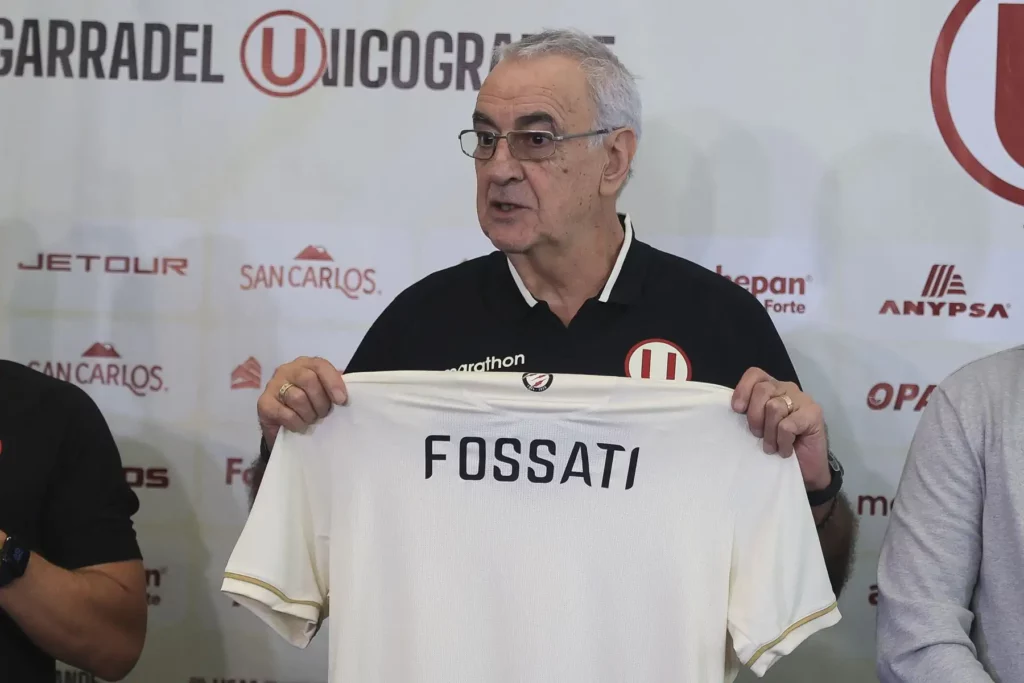 Universitario explica por qué no renovó contrato a Jorge Fossati tras el tricampeonato