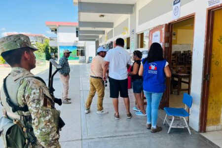 Elecciones 2026: ¿se puede ir a votar con ropa de partidos políticos?