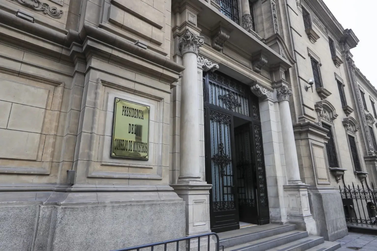 PCM justifica adquisición de aviones F-16 en medio de debate político