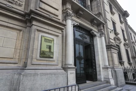 PCM justifica adquisición de aviones F-16 en medio de debate político