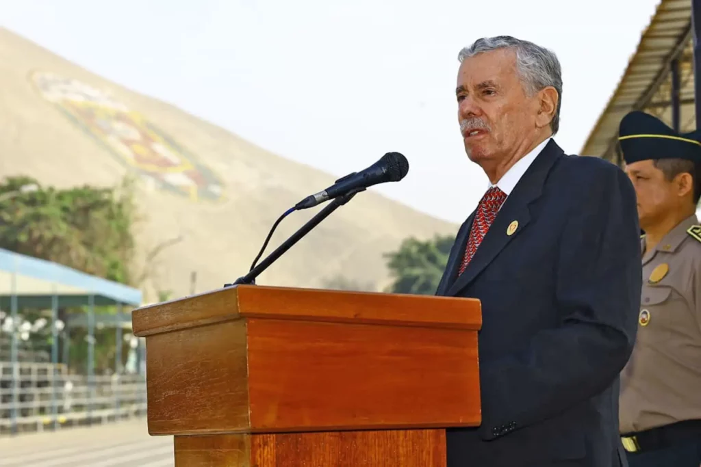 Fernando Rospigliosi: “Al terrorismo hay que combatirlo con decisión y firmeza”