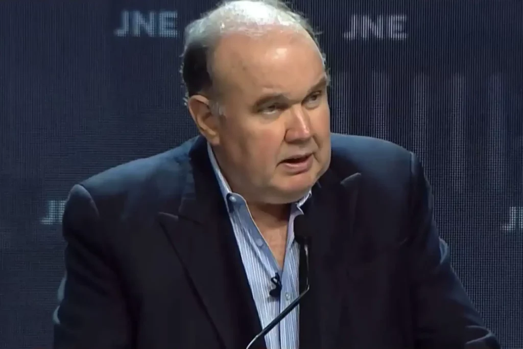 Rafael López Aliaga propone entregar tablets a estudiantes y docentes Rafael López Aliaga propone entregar tablets a estudiantes y docentes