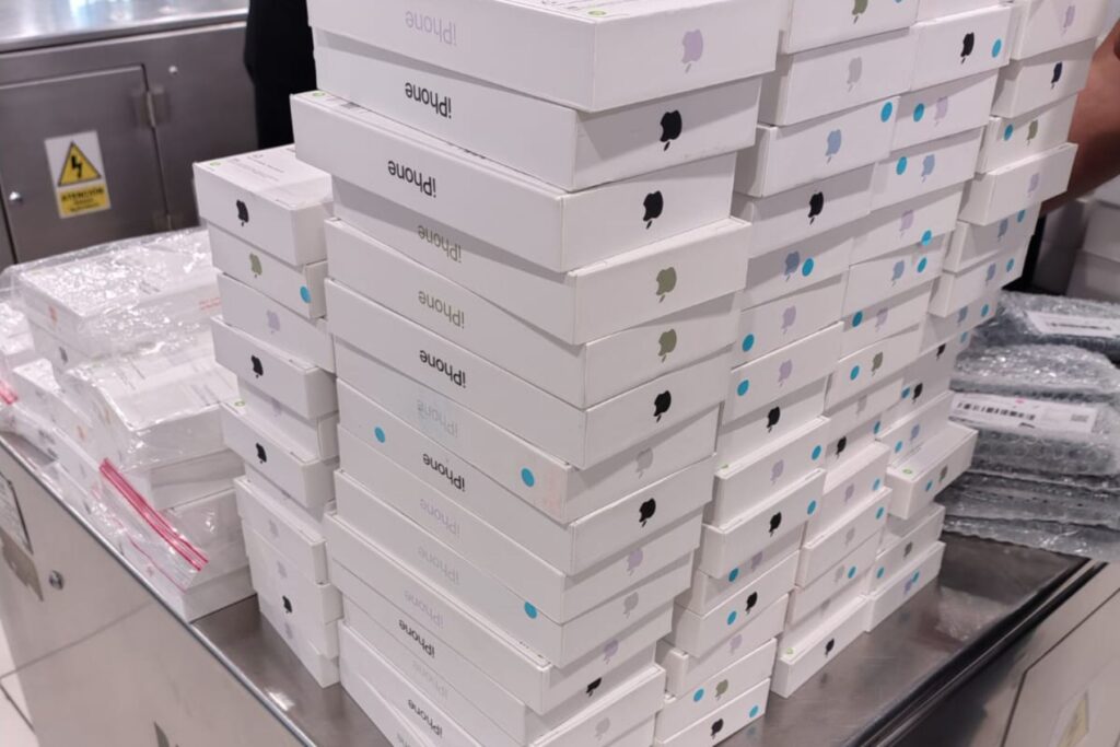 Sunat incauta más de 100 celulares de alta gama en el Aeropuerto Jorge Chávez