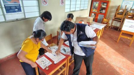 ONPE atribuye a empresa retraso en material electoral en Lima y descarta ampliar horario de votación