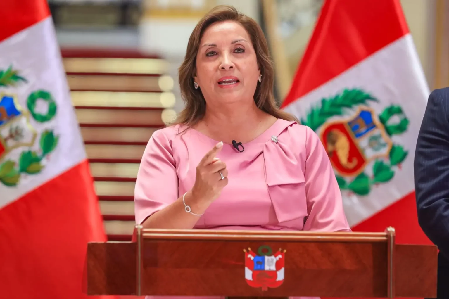 Caso Cirugías: Fiscalía archiva investigación contra Dina Boluarte por presunta falsedad genérica en firma de normas Caso Cirugías: Fiscalía archiva investigación contra Dina Boluarte por presunta falsedad genérica en firma de normas