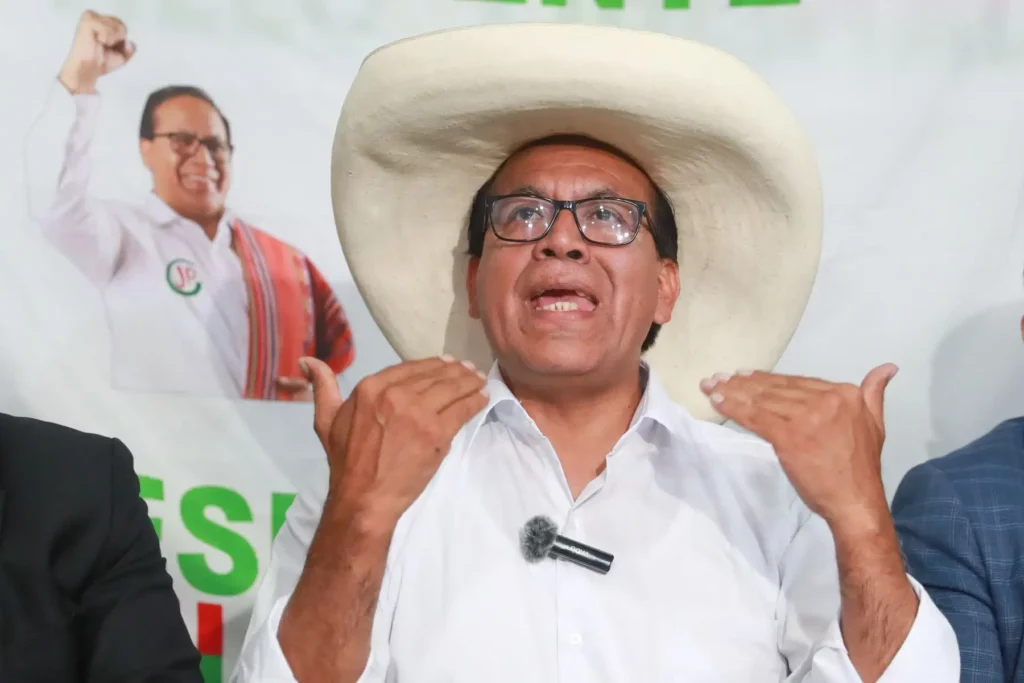 Roberto Sánchez rechaza investigaciones y niega irregularidades en su partido: "Que se investigue"