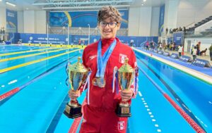 ¡Orgullo piurano! Talareño de 13 años gana oro sudamericano en natación en Santiago de Chile