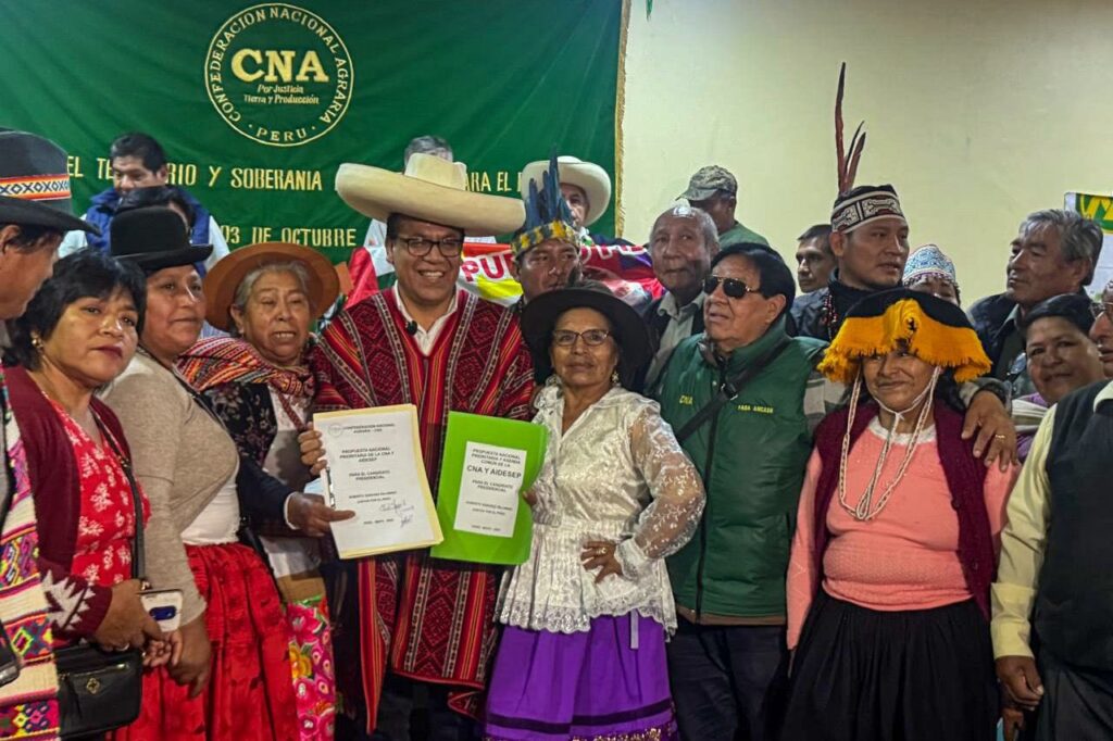 Roberto Sánchez afirma que nueva Constitución solo avanzará mediante referéndum: «Si el pueblo se expresa» Roberto Sánchez afirma que nueva Constitución solo avanzará mediante referéndum: "Si el pueblo se expresa"
