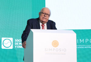 Julio Velarde: “En las zonas mineras ricas la votación va por la izquierda, en las zonas agroexportadoras es para la derecha” Julio Velarde: “En las zonas mineras ricas la votación va por la izquierda, en las zonas agroexportadoras es para la derecha”