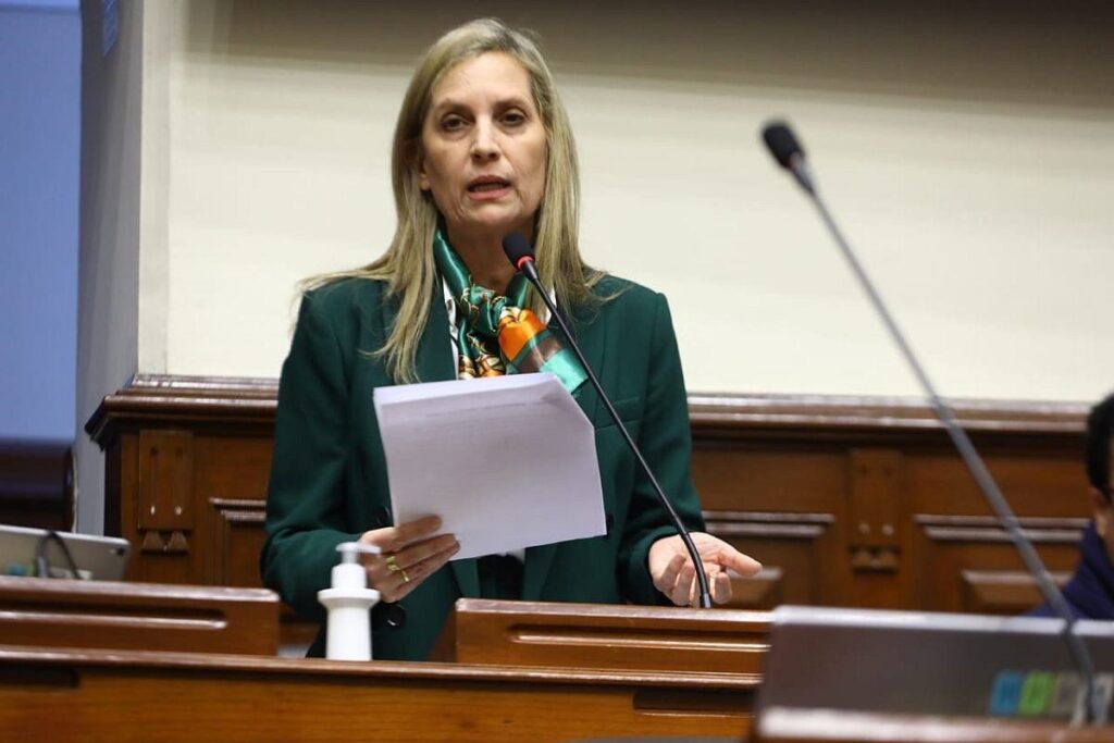 María del Carmen Alva cuestiona disolución de la bancada de Podemos Perú: "No quieren trabajar"