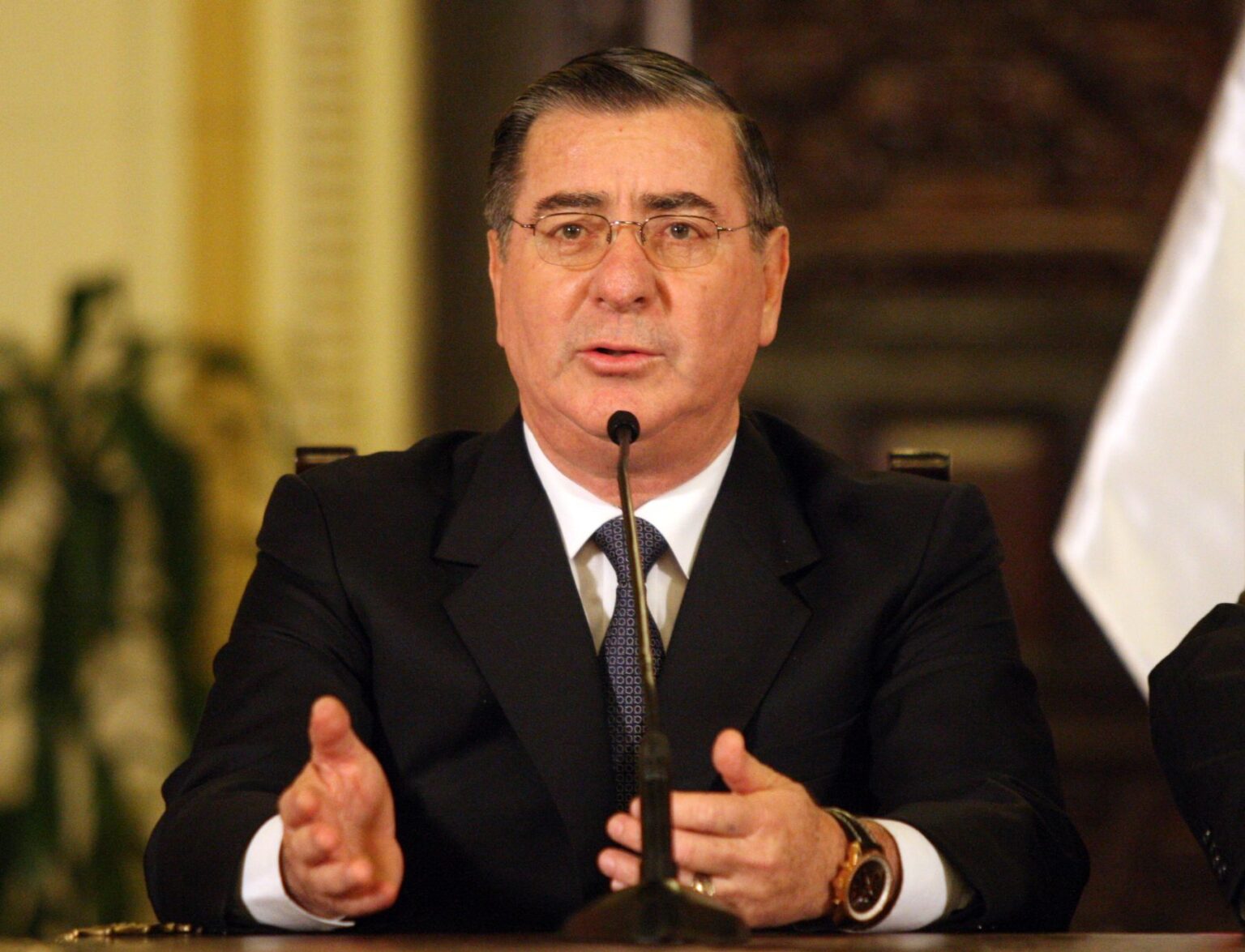 Exministro Óscar Valdés defiende que policías y militares sean juzgados en el fuero militar-policial