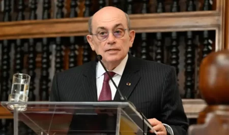 Canciller Hugo de Zela rechaza denuncias de fraude electoral en el exterior y las califica de infundadas