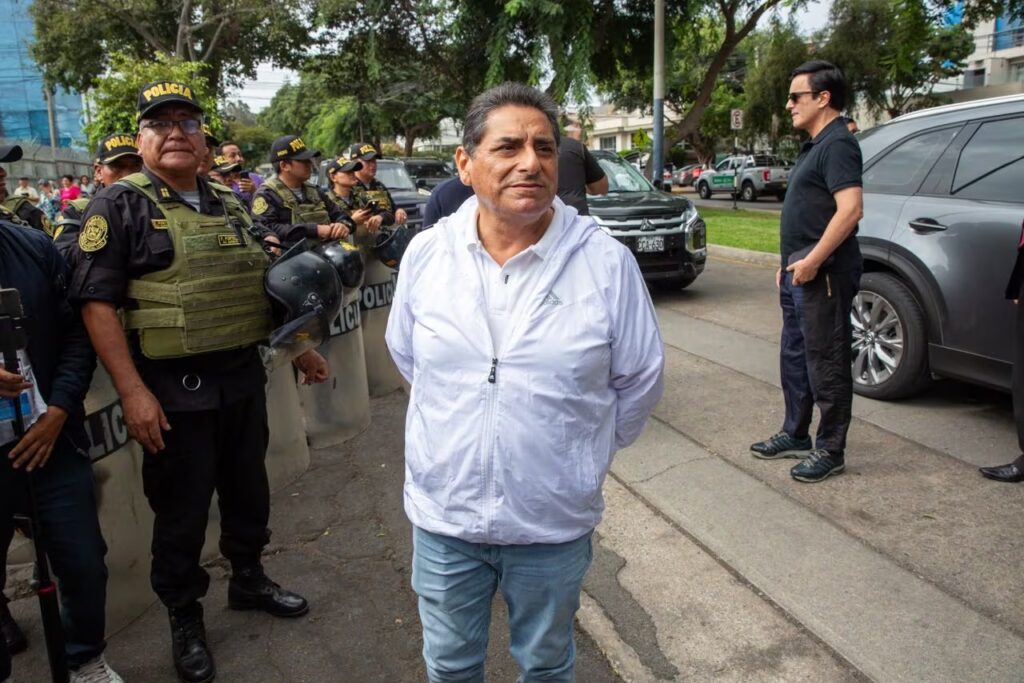 Carlos Álvarez renuncia a País para Todos por discrepancias internas Carlos Álvarez renuncia a País para Todos por discrepancias internas