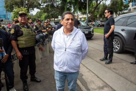 Carlos Álvarez renuncia a País para Todos por discrepancias internas