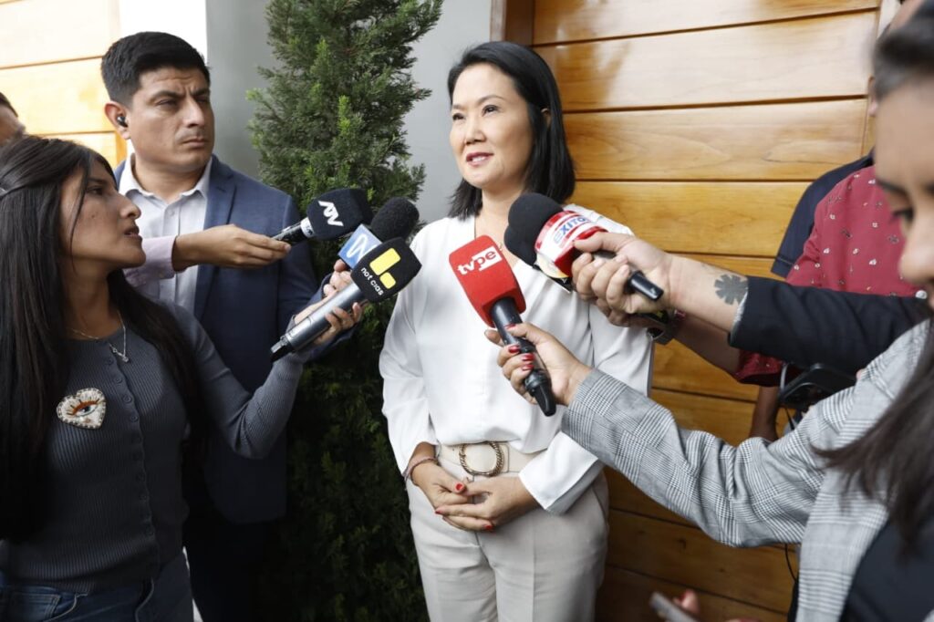 Keiko Fujimori llama a esperar los resultados oficiales de la segunda vuelta: «Acá lo importante es lo que señalan las actas» Keiko Fujimori llama a esperar los resultados oficiales de la segunda vuelta: "Acá lo importante es lo que señalan las actas"