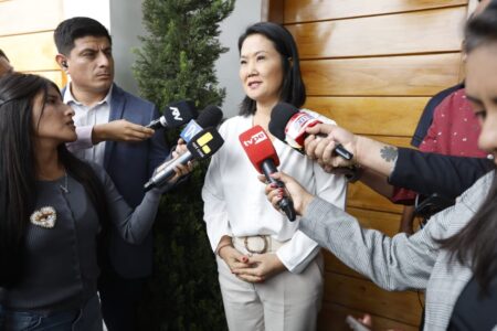 Keiko Fujimori llama a esperar los resultados oficiales de la segunda vuelta: «Acá lo importante es lo que señalan las actas» Keiko Fujimori llama a esperar los resultados oficiales de la segunda vuelta: "Acá lo importante es lo que señalan las actas"
