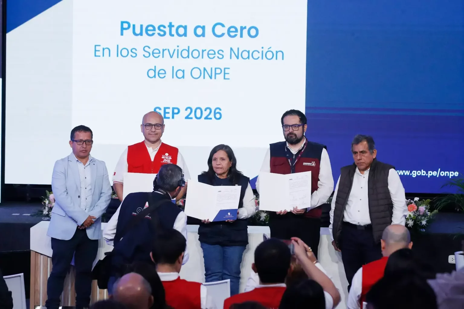 ONPE realiza puesta a cero de servidores para iniciar el procesamiento de actas de segunda vuelta