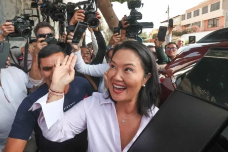 Keiko Fujimori tras superar a Roberto Sánchez: «Con serenidad y con mucha gratitud tomo estos primeros resultados» Keiko Fujimori tras superar a Roberto Sánchez: "Con serenidad y con mucha gratitud tomo estos primeros resultados"