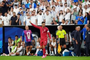 Cristiano Ronaldo marca doblete ante Uzbekistán y responde a las críticas con un nuevo récord Cristiano Ronaldo marca doblete ante Uzbekistán y responde a las críticas con un nuevo récord