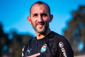 Hernán Barcos fue presentado en Sporting Cristal y explicó los motivos de su llegada Hernán Barcos fue presentado en Sporting Cristal y explicó los motivos de su llegada