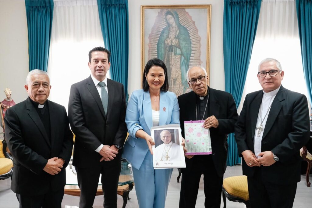 Keiko Fujimori coordina con la Conferencia Episcopal la visita del papa León XIV al Perú